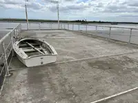 আবাসন বার্জ বিক্রির জন্য
