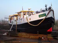 ক্রুজ জাহাজ বিক্রির জন্য