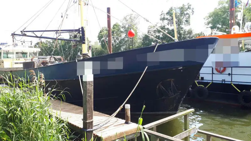 ট্রলার বিক্রির জন্য