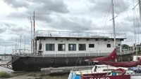 আবাসন বার্জ বিক্রির জন্য