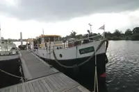 ক্রুজ জাহাজ বিক্রির জন্য