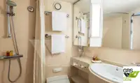 ক্রুজ জাহাজ বিক্রির জন্য