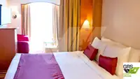 ক্রুজ জাহাজ বিক্রির জন্য