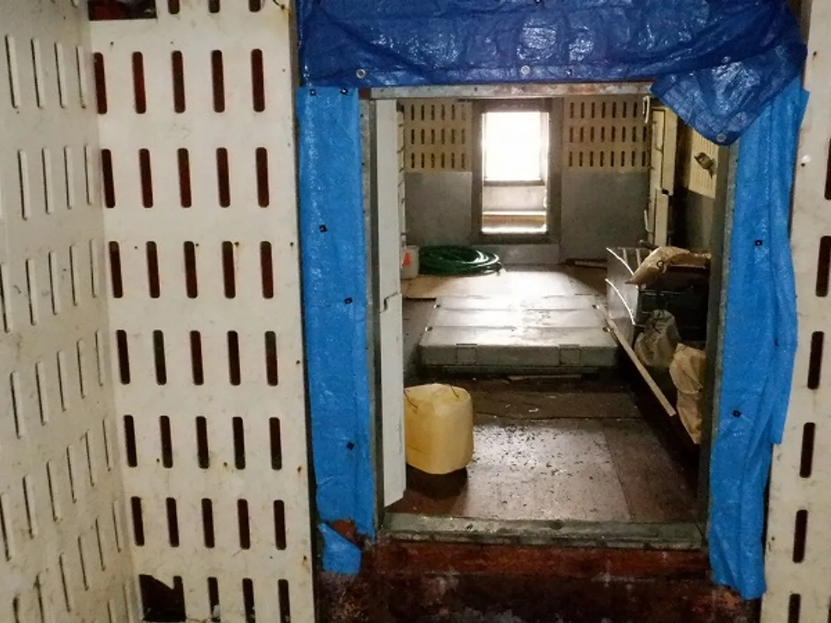 লংলাইনার বিক্রির জন্য