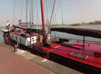 ইয়ট বিক্রির জন্য