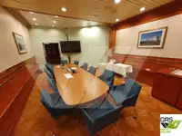 ক্রুজ জাহাজ বিক্রির জন্য