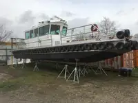 ক্রু বোট বিক্রির জন্য
