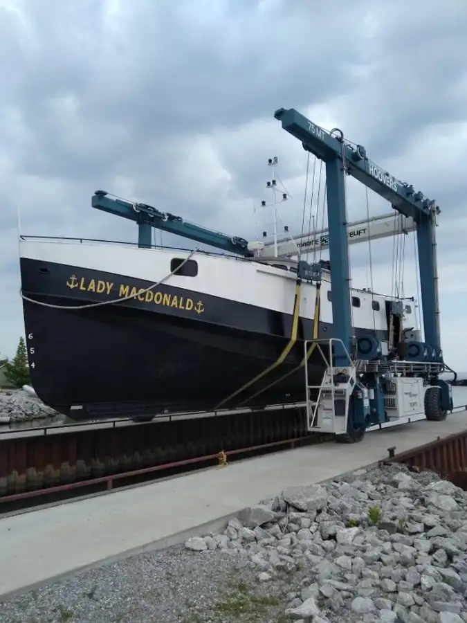 টাউবোট বিক্রির জন্য