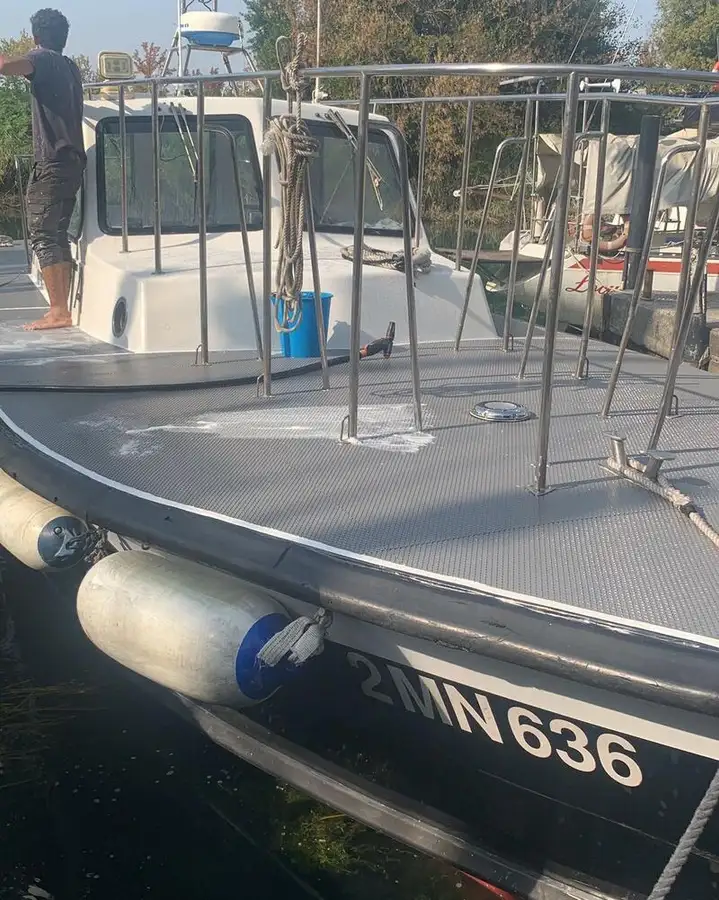 পাইলট নৌকা বিক্রির জন্য