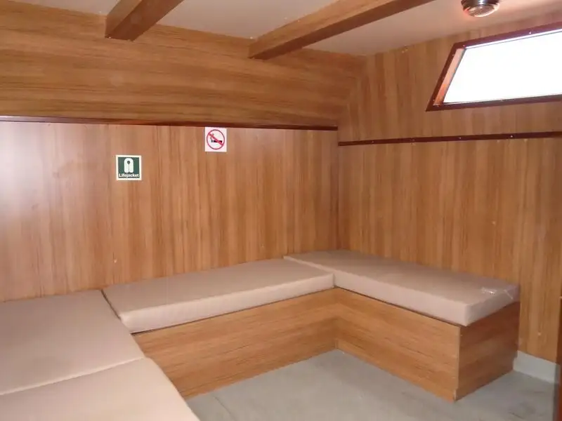 টাউবোট বিক্রির জন্য