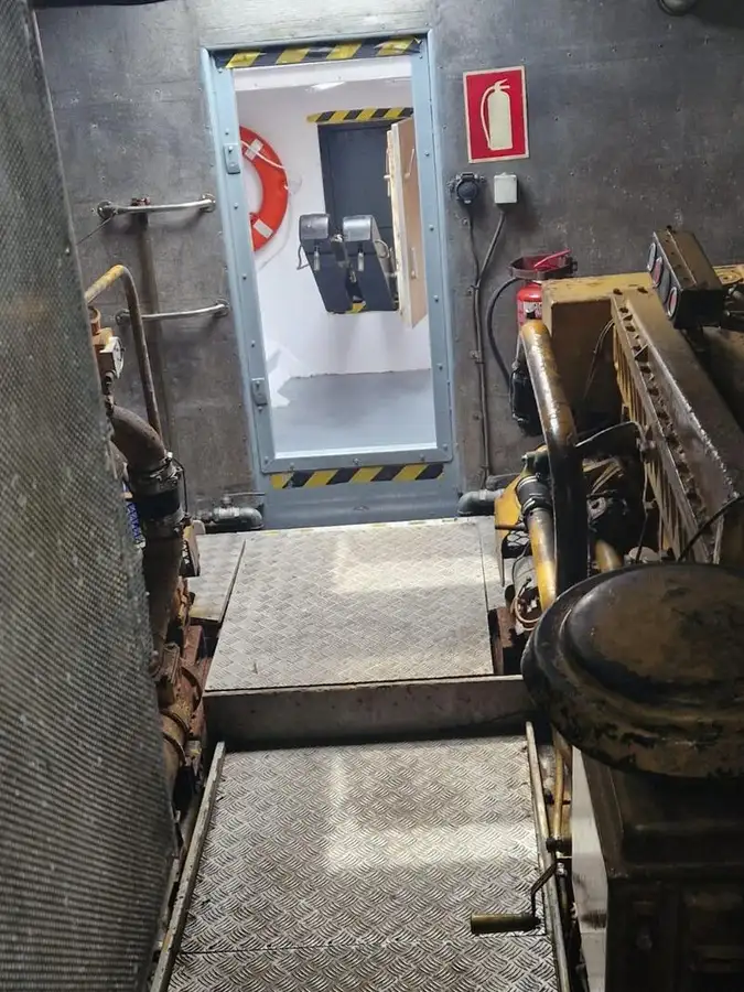 পাইলট নৌকা বিক্রির জন্য