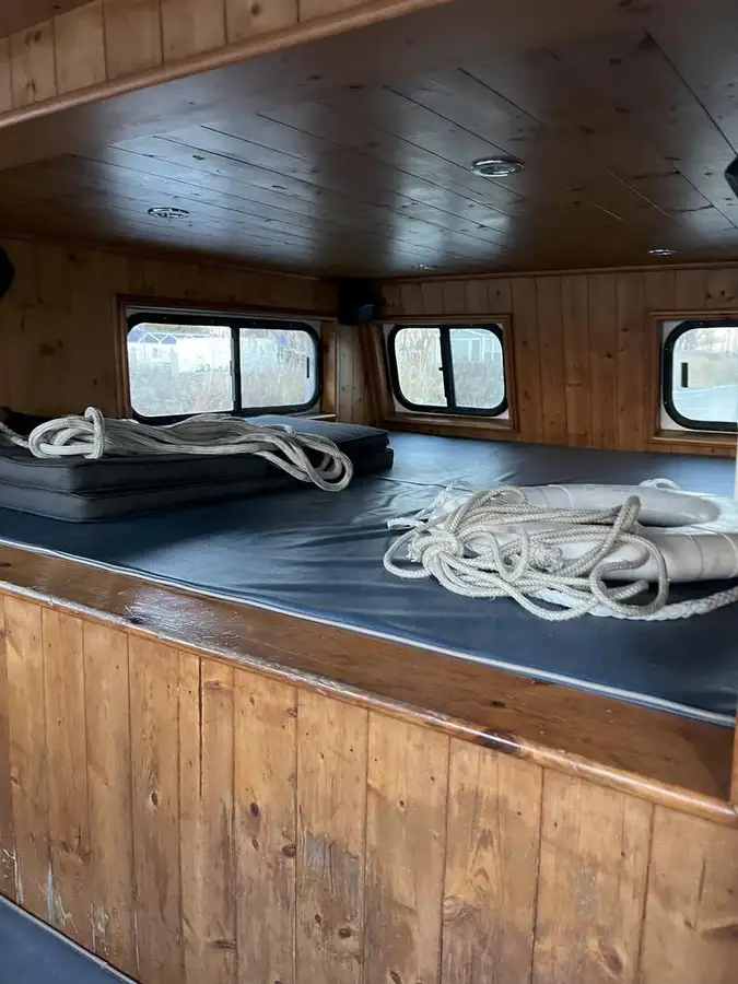 টাউবোট বিক্রির জন্য