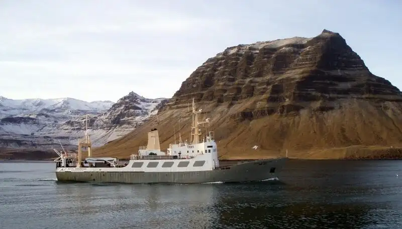 গবেষণা জাহাজ বিক্রির জন্য