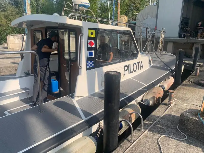 পাইলট নৌকা বিক্রির জন্য