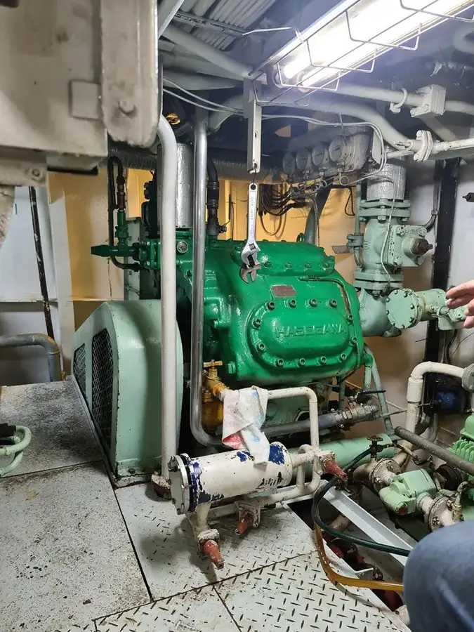 লম্বা লাইনের জাহাজ বিক্রির জন্য