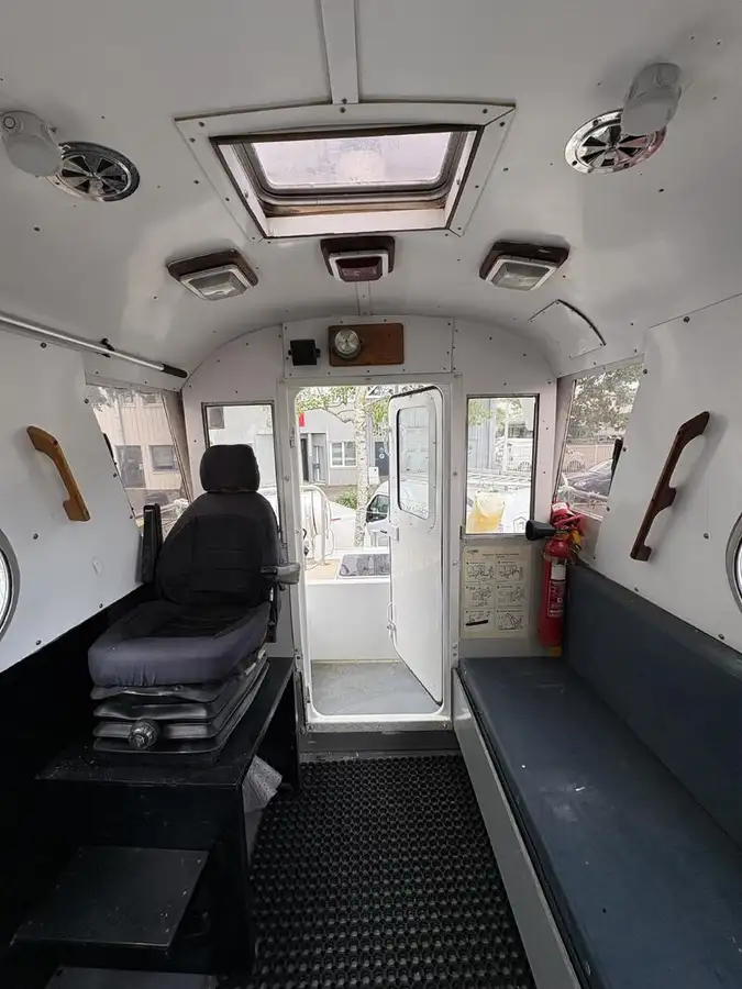 পাইলট নৌকা বিক্রির জন্য