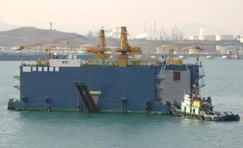 ভাসমান ডক বিক্রির জন্য