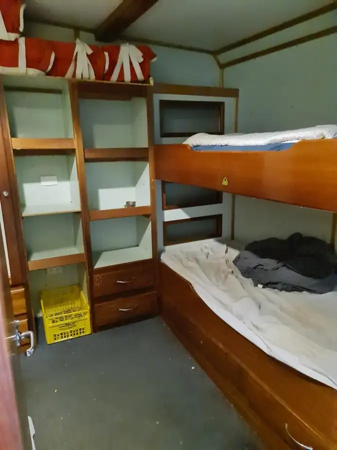 লম্বা লাইনের জাহাজ বিক্রির জন্য