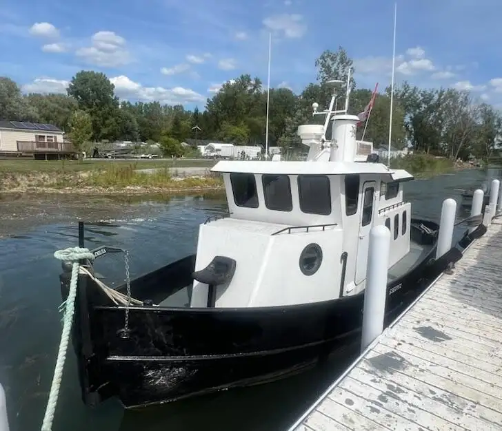 টাউবোট বিক্রির জন্য