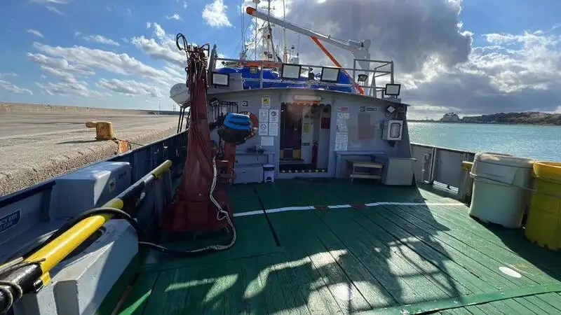 ক্রু বোট বিক্রির জন্য