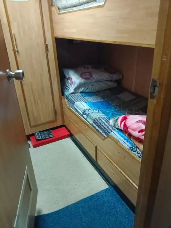 ক্রু বোট বিক্রির জন্য