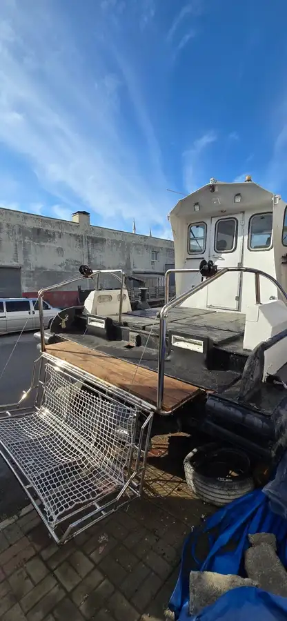 পাইলট নৌকা বিক্রির জন্য