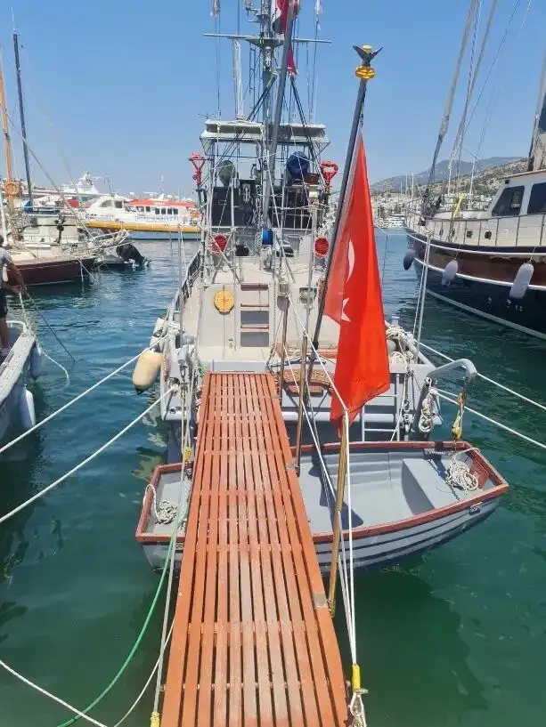 আগুনের নৌকা বিক্রির জন্য