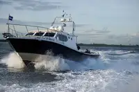 টহল নৌকা বিক্রির জন্য