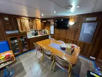 ধারক জাহাজ বিক্রির জন্য